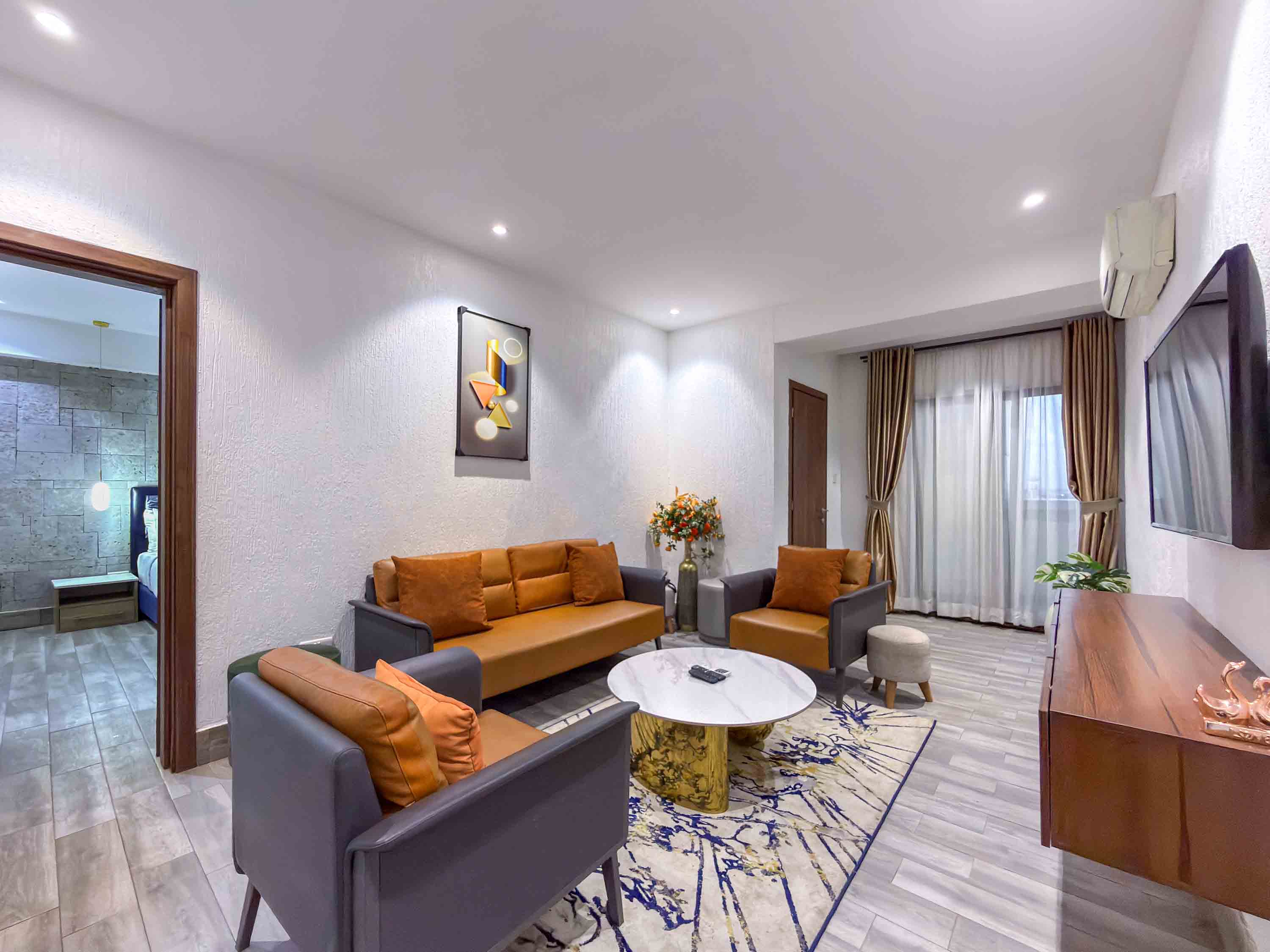 EXECUTIVE SUITE image